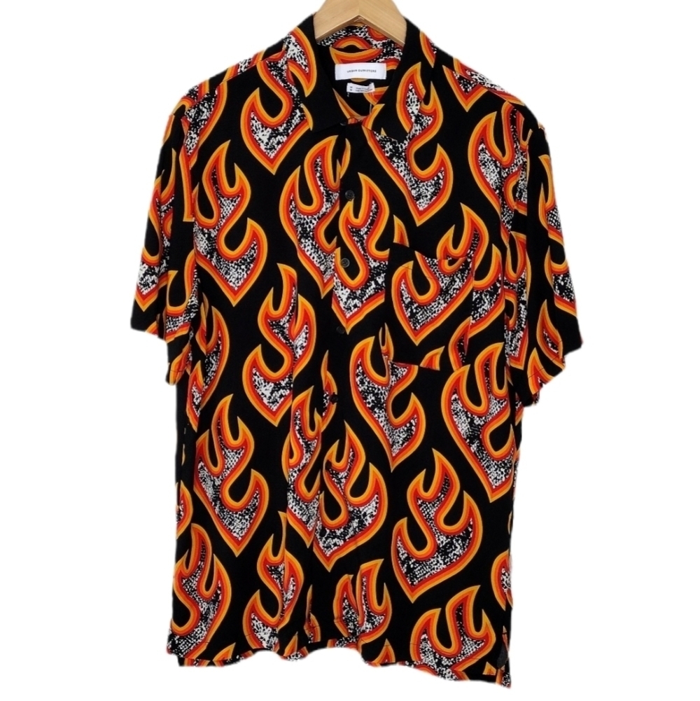 NWT Urban Outfitters Men's Flames Print Short Sleeve Casual Button Down Shirt